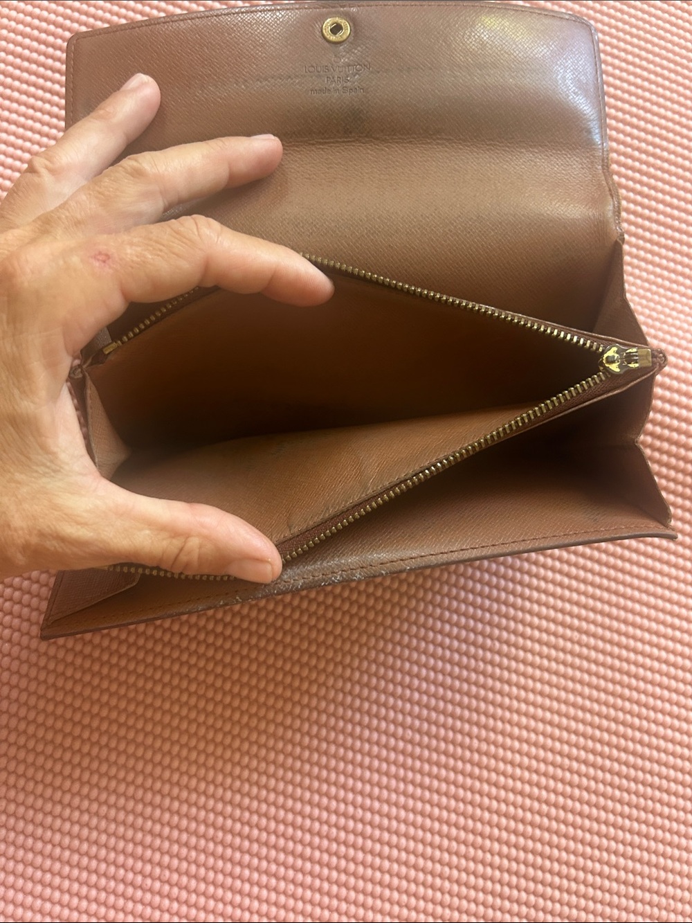 Louis Vuitton Monogram leather Wallet in Dark Brown with Gold Snap - Picture 4 of 10